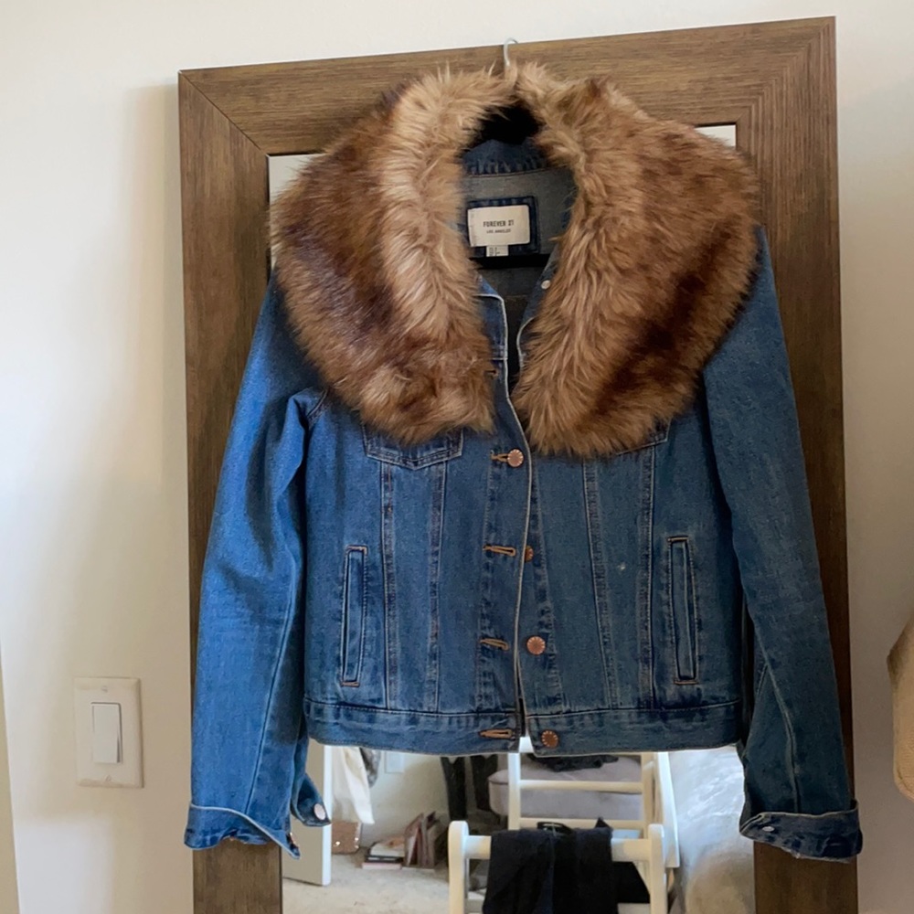 Jean jacket with fur trim